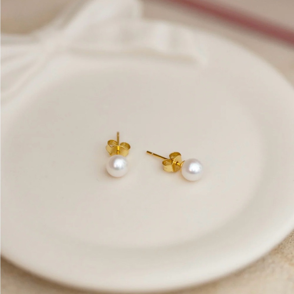 Elegant Gold and White Pearl Stud Earrings